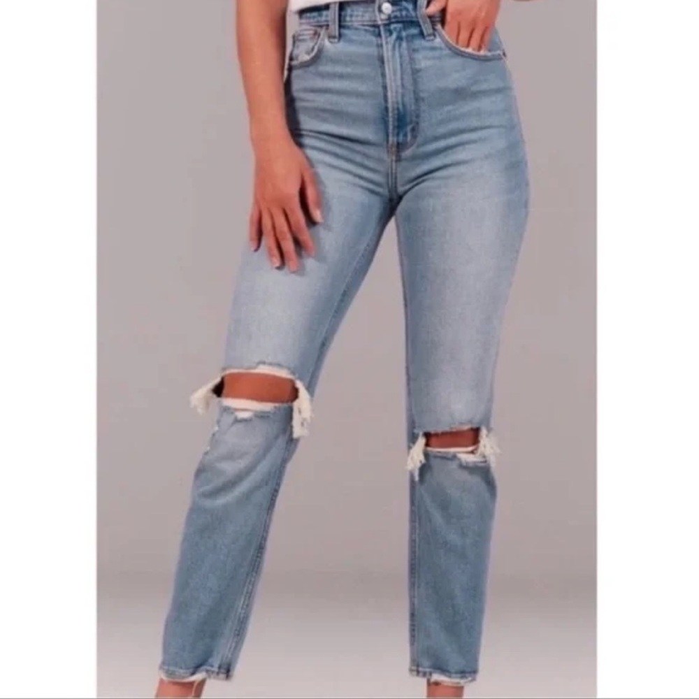 Abercrombie & Fitch destroyed High Rise Women Jeans